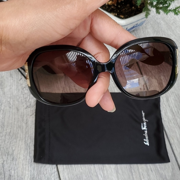 Salvatore Ferragamo Accessories - Salvatore ferragamo oversized sunglasses